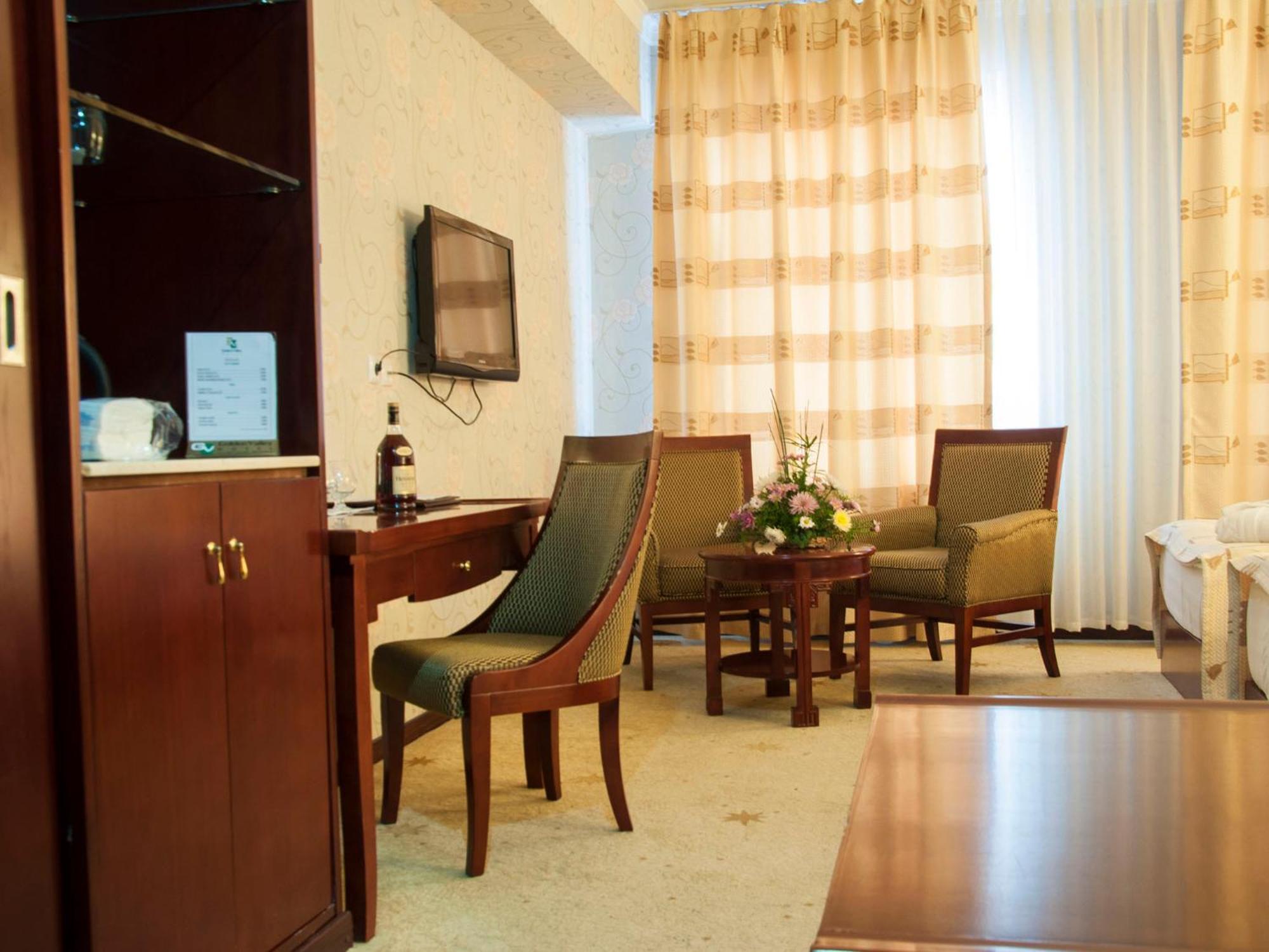 Golden Valley Hotel Taszkent Zewnętrze zdjęcie